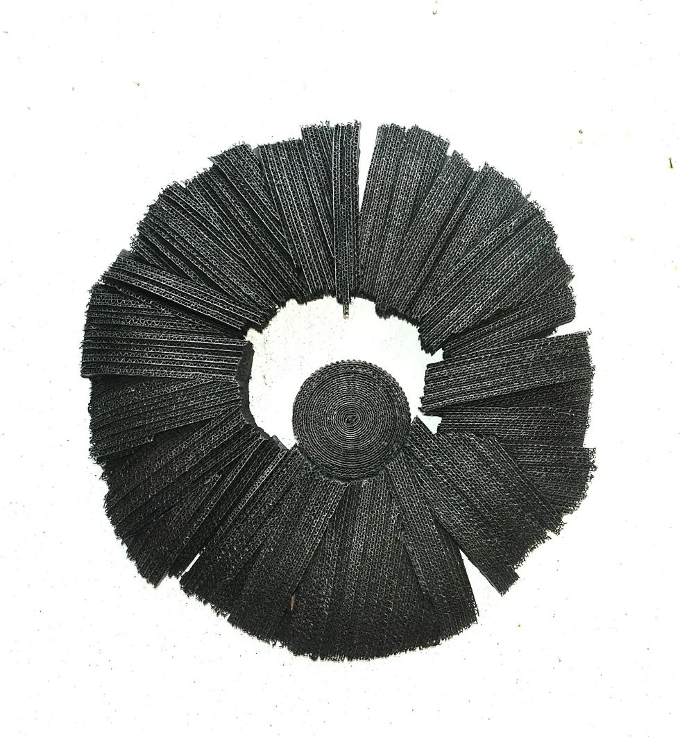 Sculpture murale en carton et graphite par Pierre Ribà - Galerie Mourier