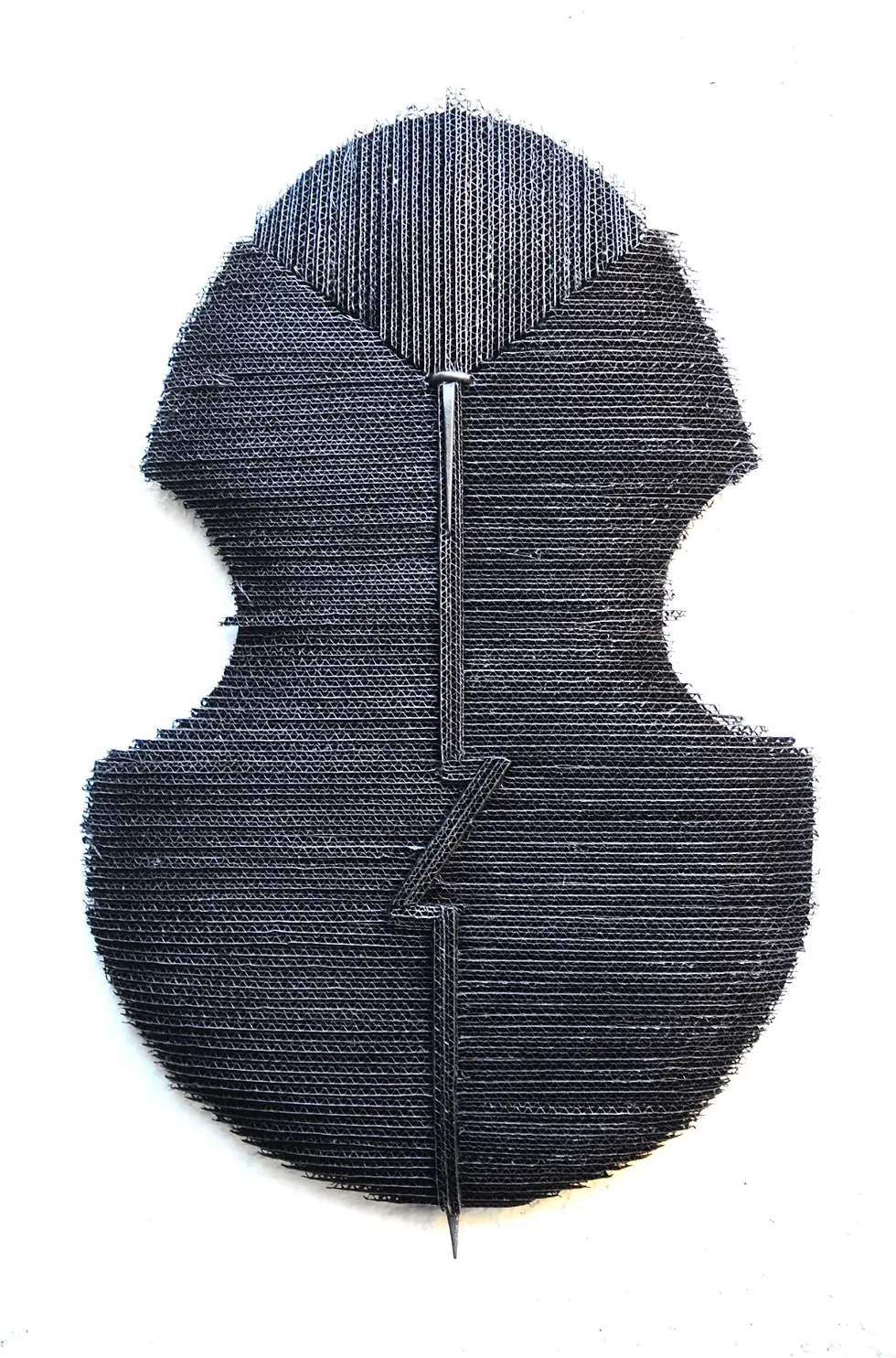 Sculpture abstraite noire, Galerie Mourier, forme organique, détails texturés, contraste.