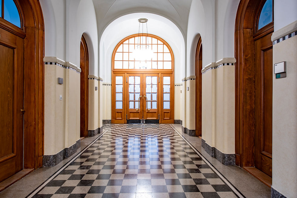 Aus sicherheitstechnischen Gründen wurden diverse Härtungsmassnahmen an Türen und Fenster realisiert. Bestehende Fenster und Türen erscheinen neu mit modernen Beschlägen, welche den hohen ästhetischen und sicherheitstechnischen Anforderungen genügen. Antike Beschläge wurden soweit möglich weiterverwendet und wo nötig angepasst. An Standorten mit sehr hohen Sicherheitsanforderungen wurden Türelemente neu angefertigt und nach denkmalpflegerischen Aspekten konstruiert. 

Auftragsumfang / Ausgeführte Arbeiten
– Bestehende Fenster und Türen sicherheitstechnisch aufwerten
– Neue Türen mit denkmalpflegerischen Anforderungen (Reproduktion gemäss Bestand)
– Neue Türen mit hohen Sicherheitsanforderungen (RC3)
– Bestehende Türen mit neuem Türbeschläge ausrüsten (Garnituren, Motorenschlösser)