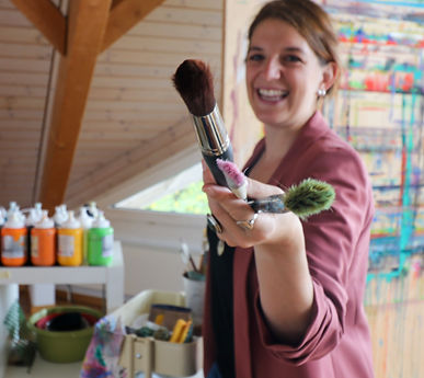 Prisca Chiesa Kunsttherapeutin im Atelier Farboase