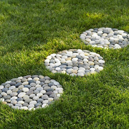 Cómo hacer un camino de piedra en el jardín
