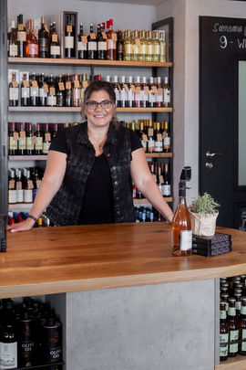 חנות ובר יין- עיצוב פנים מסחרי לטיסיה.jpg