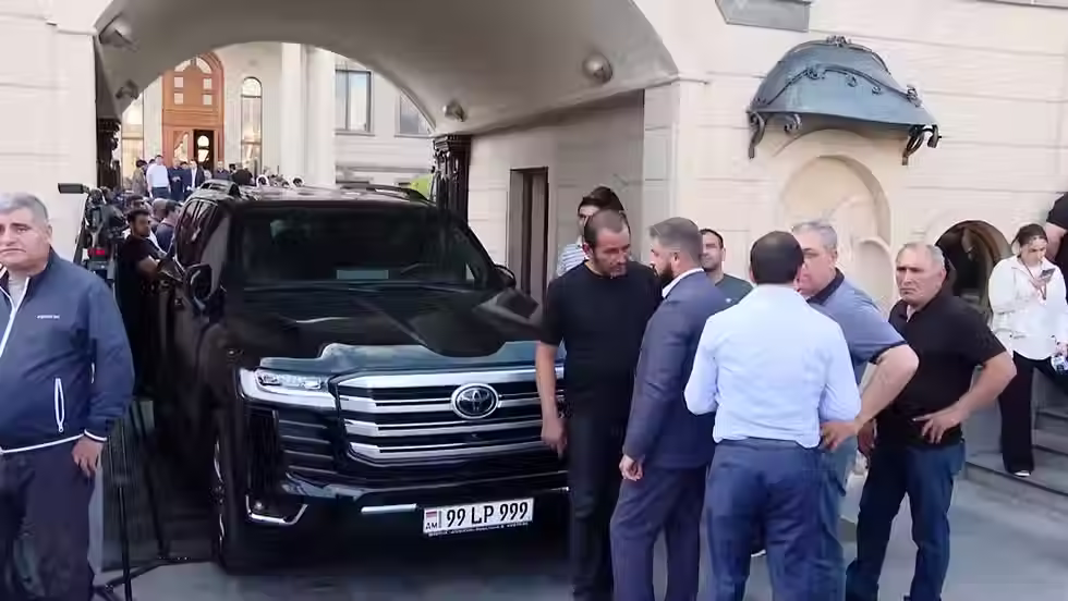 Armenian Tycoon’s Yerevan Home Raided by Security Agents Hours After He Slams Pashinyan’s Government
