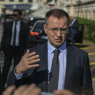 Putin’s Aide Compares Ukraine War to Artsakh, Triggering Azerbaijani Outrage