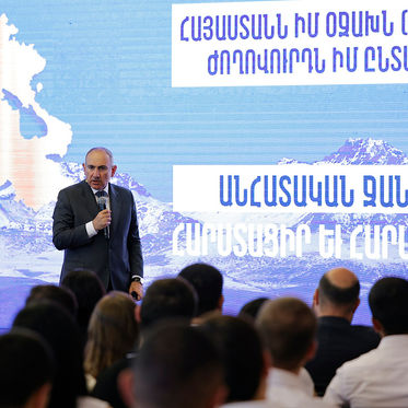 PM Pashinyan Justifies Loss of Artsakh to Students as Step Toward Armenian Sovereignty