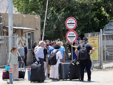 EXCLUSIVE: Armenia Becomes the Only Escape Route Out of Iran as The Armenian Report Documents Three Days of Border Crossings