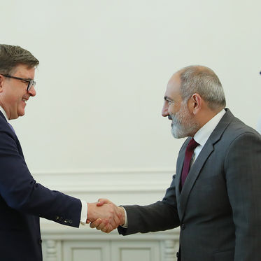 U.S. Administration Pledges Continued Support for Armenian Government