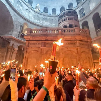 Holy Fire Descends in Jerusalem as Armenians Play Key Role in Sacred Easter Tradition