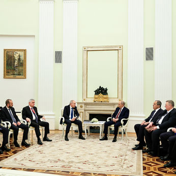 Putin Presses Pashinyan to Allow Jailed Russian-Armenian Billionaire Ally to Join Armenia Elections