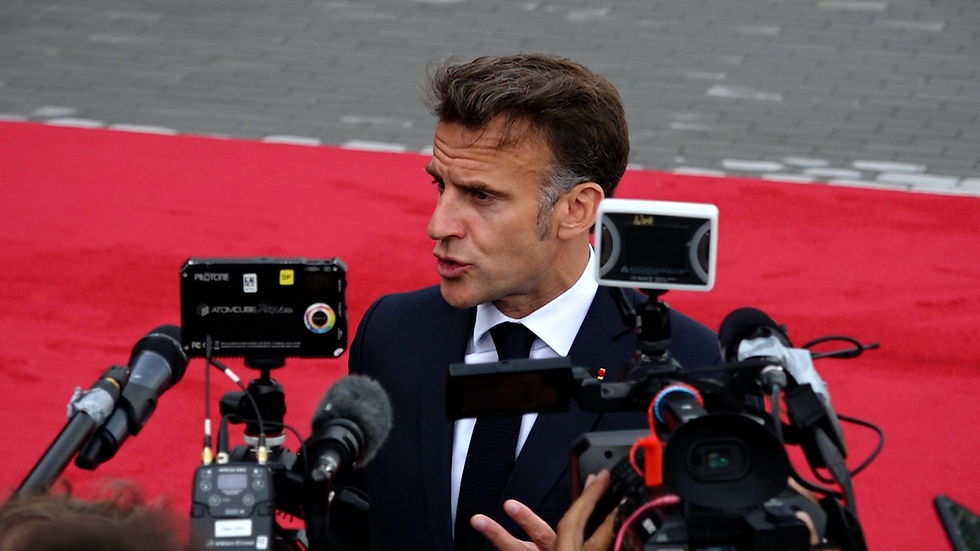 Macron to Speak With Pashinyan, Khachaturyan Before Addressing Armenian POWs With Aliyev