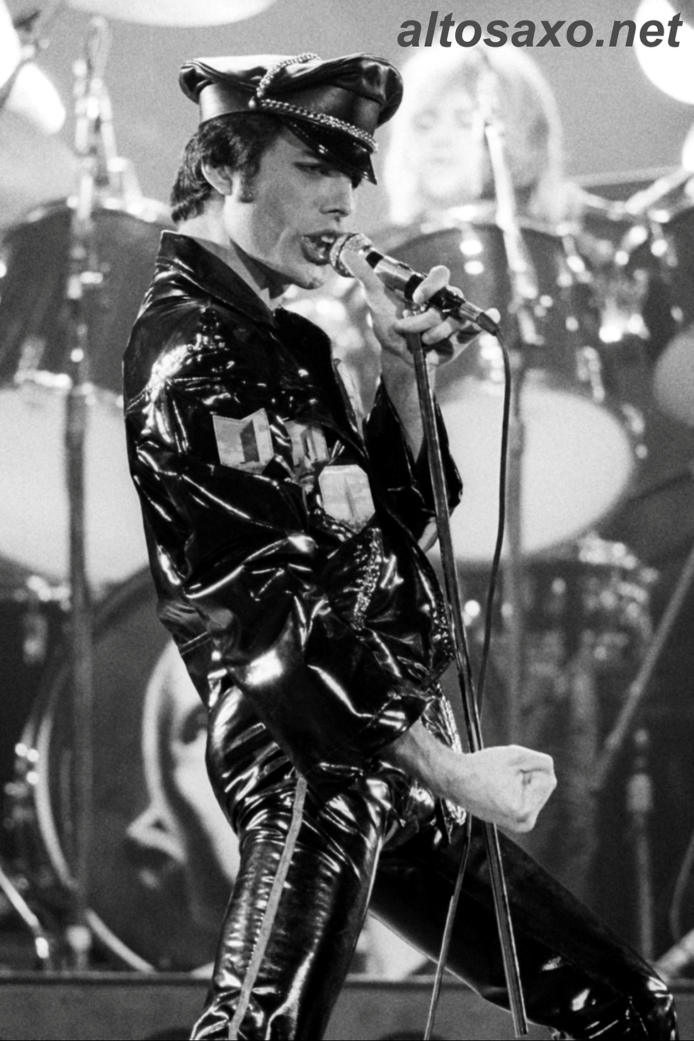 Freddie Mercury performs live with Queen at the Oakland-Alameda County Coliseum Arena in Oakland, California on December 16, 1978.