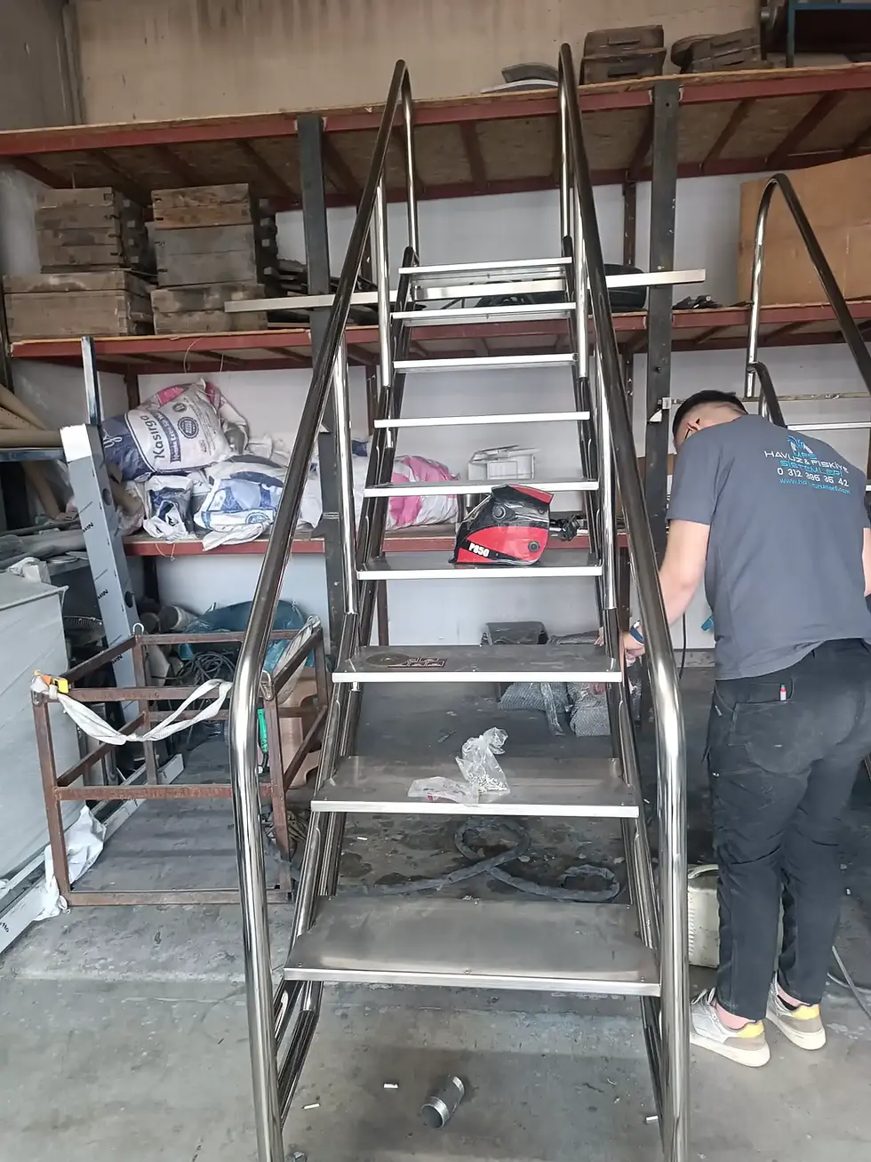 deniz merdiveni,deniz merdiveni modelleri,denize iniş merdiveni,krom deniz merdiveni,paslanmaz deniz merdiveni,deniz merdivenleri,deniz merdiven modeli