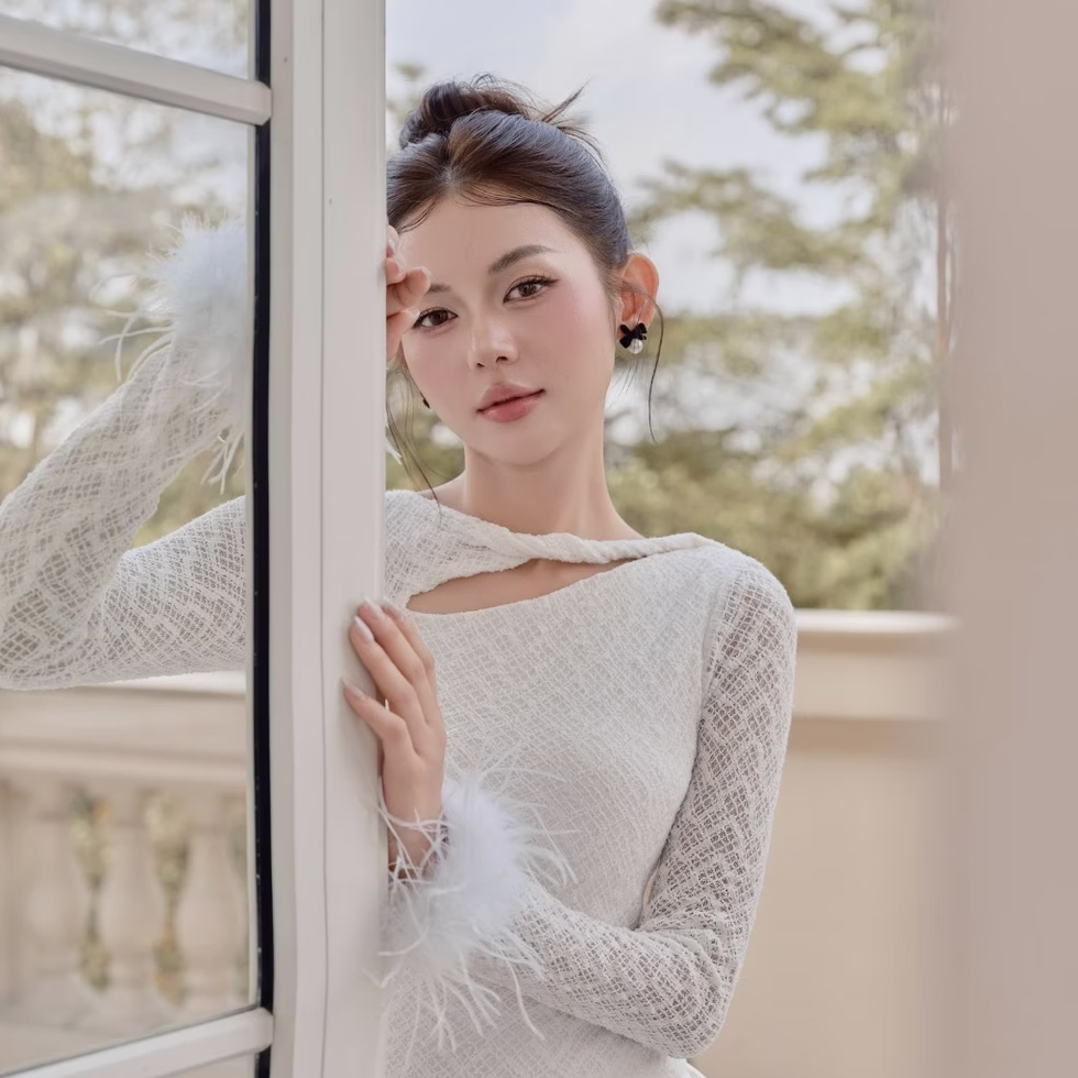 Elegant white Dandelion Dress with lace sleeves and feather cuffs, perfect for stylish evening wear and special occasions.