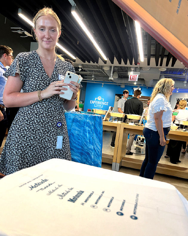 Motorola woman watching Live Printing_edited.jpg