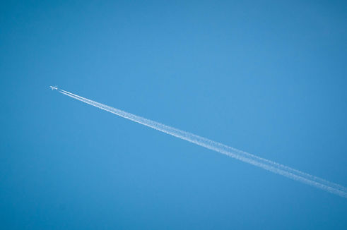 airplane-flying-through-blue-sky132180.jpg