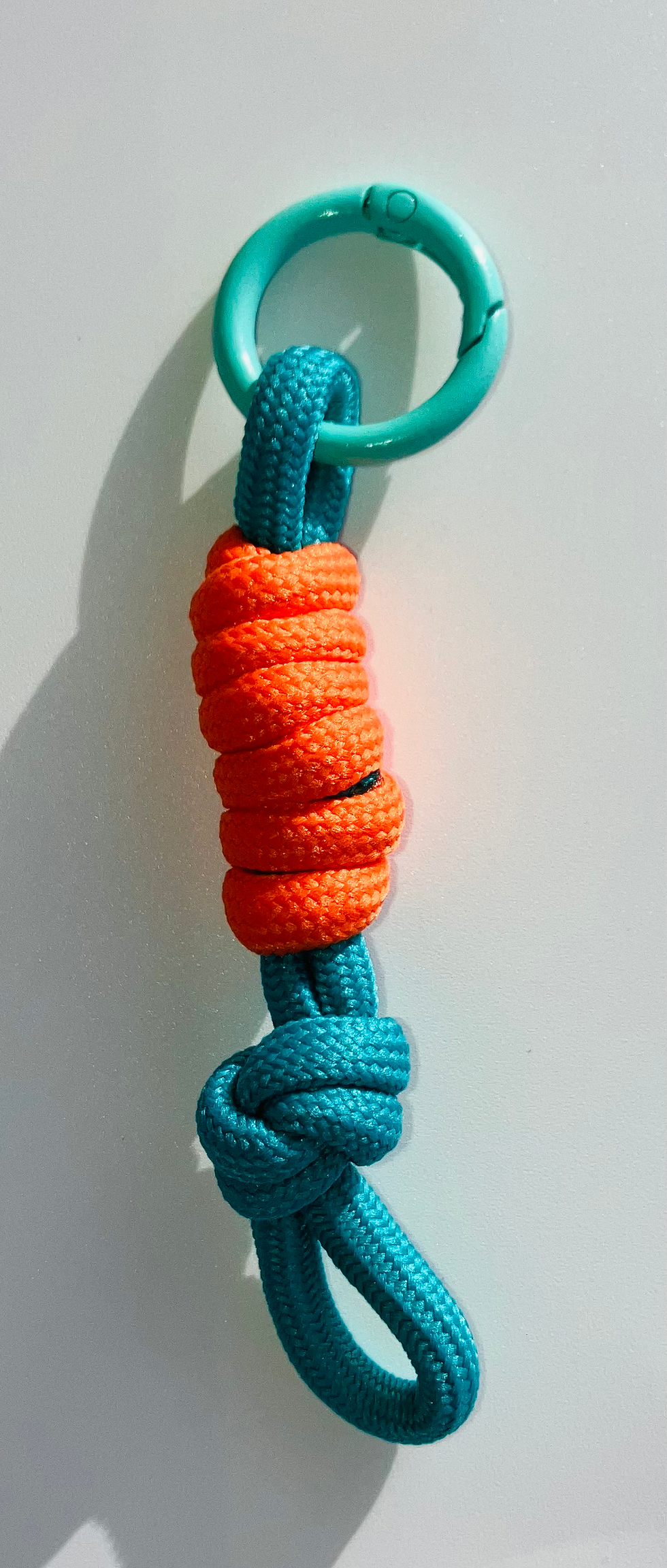 Thumbnail: Lichtgewicht TugTool ‘Lite’ van zacht koord in pastelkleuren, met flexibele lus voor therapiehonden