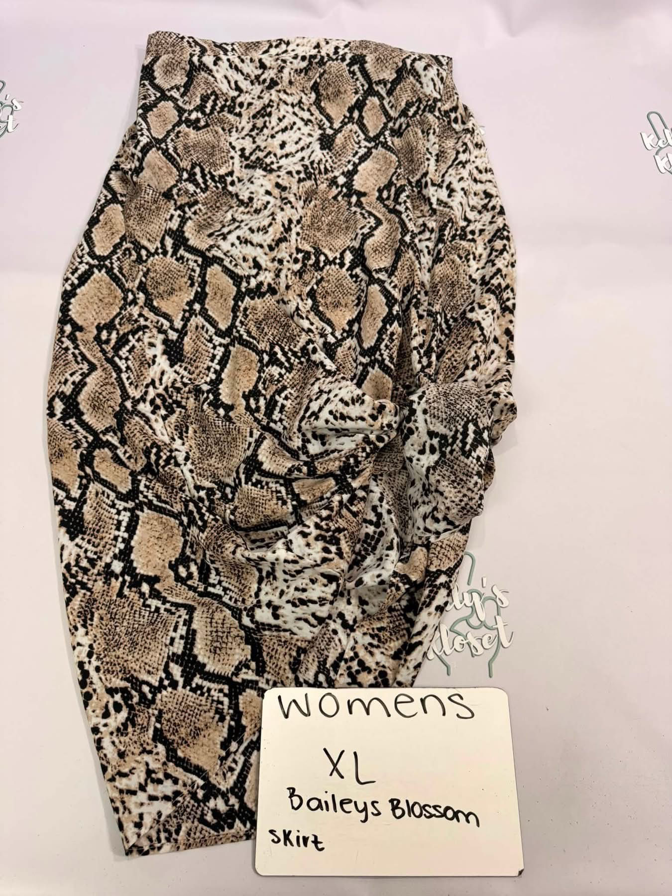 Baileys Blossom- Size: XL