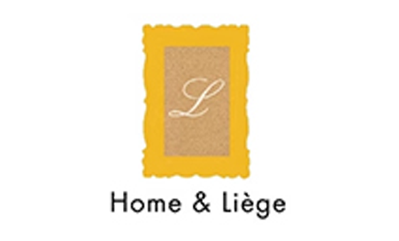 Logo de Home & Liège, boutique spécialisée dans les créations artisanales en liège, les accessoires naturels et les objets de décoration inspirés par l’authenticité et la nature.