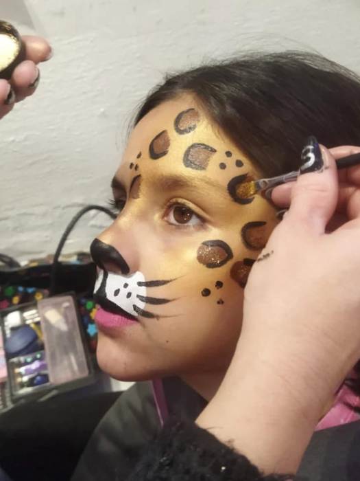 Maquillage artistique félin réalisé par Sandy, maquilleuse à Aubais dans le Gard