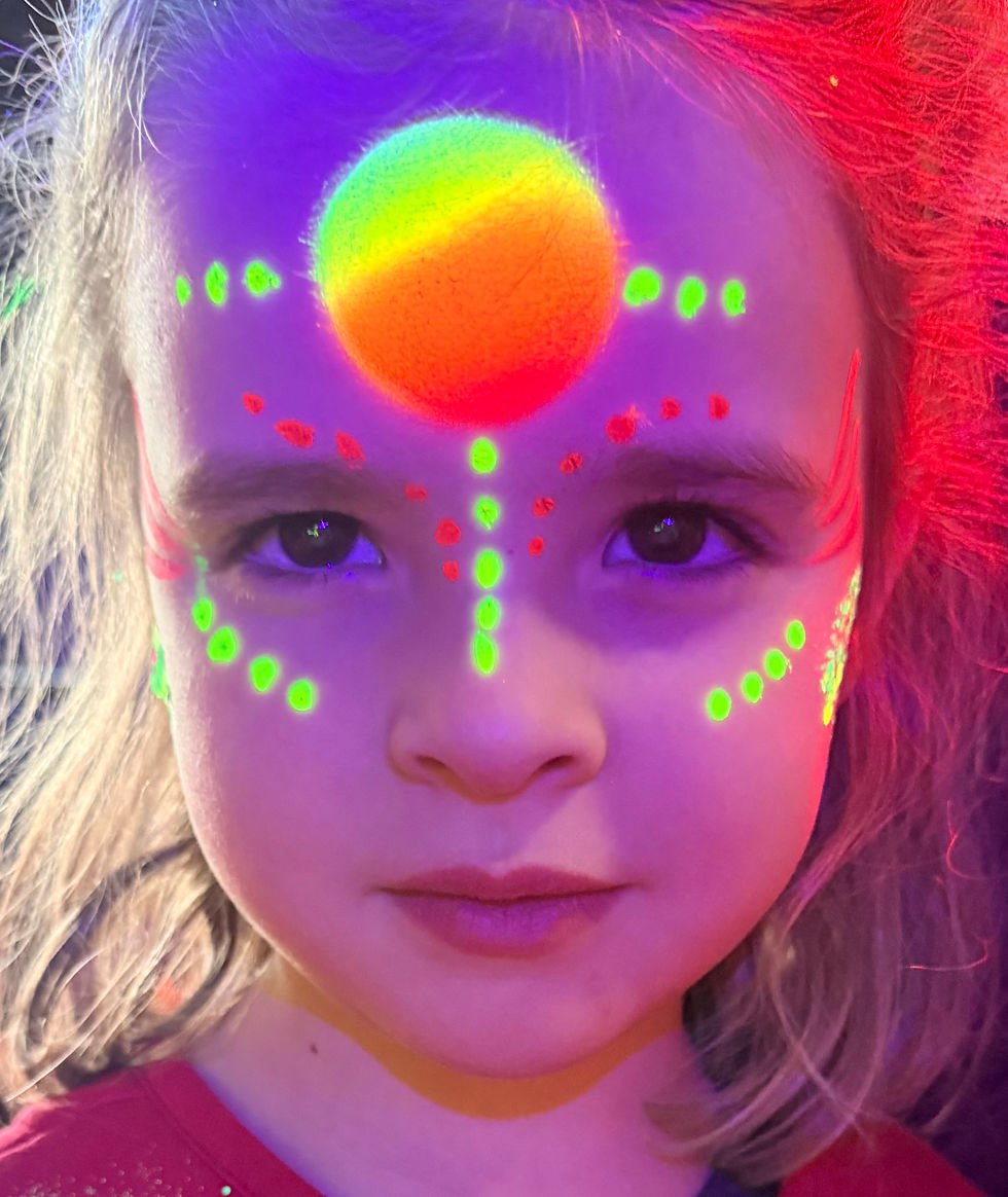Maquillage fluo enfant pour festival et événement festif