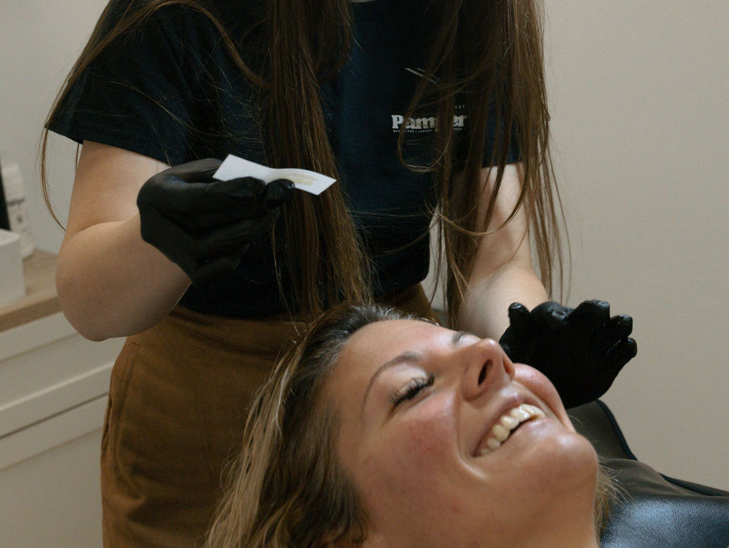 taylor smiling while waxing