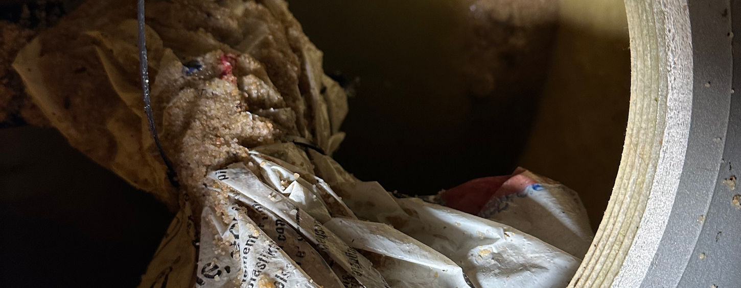 Maintenance et nettoyage du filtre à sable de piscine pour assurer une filtration efficace et garantir une eau saine et cristalline.