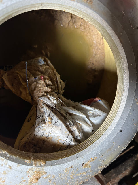 Maintenance et nettoyage du filtre à sable de piscine pour assurer une filtration efficace et garantir une eau saine et cristalline.