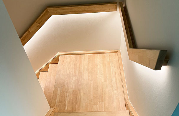 Rubberwood trap met led handgreep