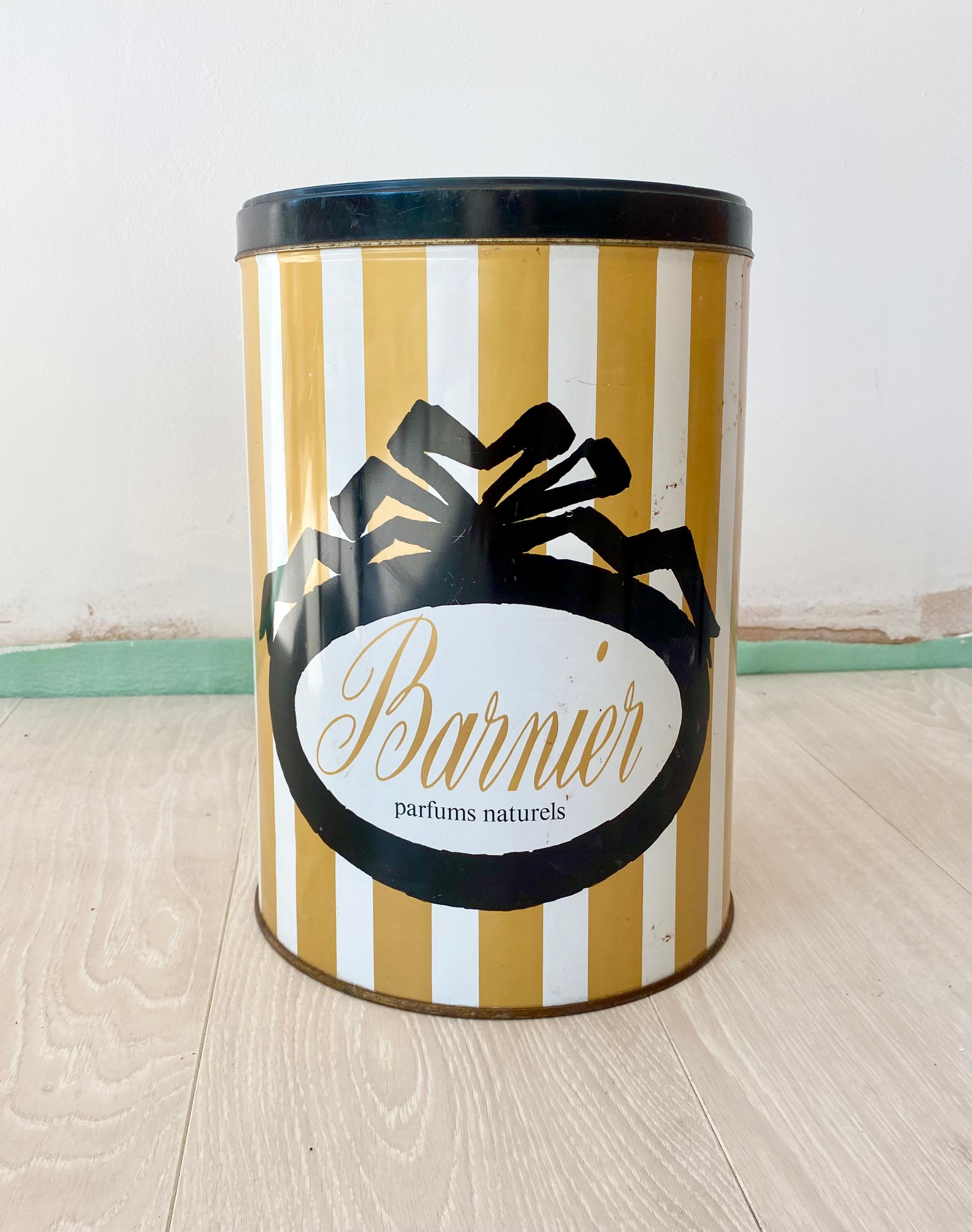 Vintage French Barnier Parfums Naturels Tin, Bon Bons