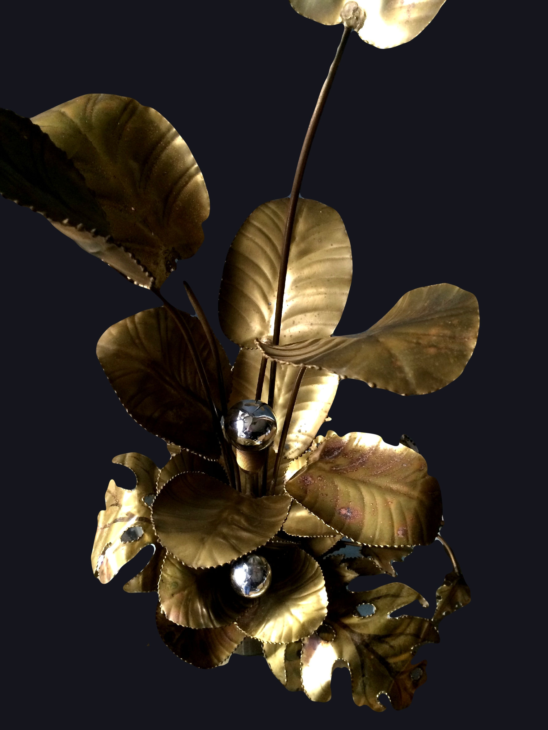 Sculptural gilded leaf lamp