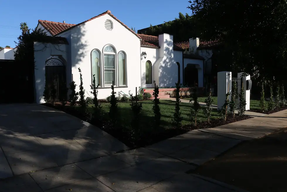 ELEVATED TERRACES WITH INTEGRATED PLANTERS – JASON SONG