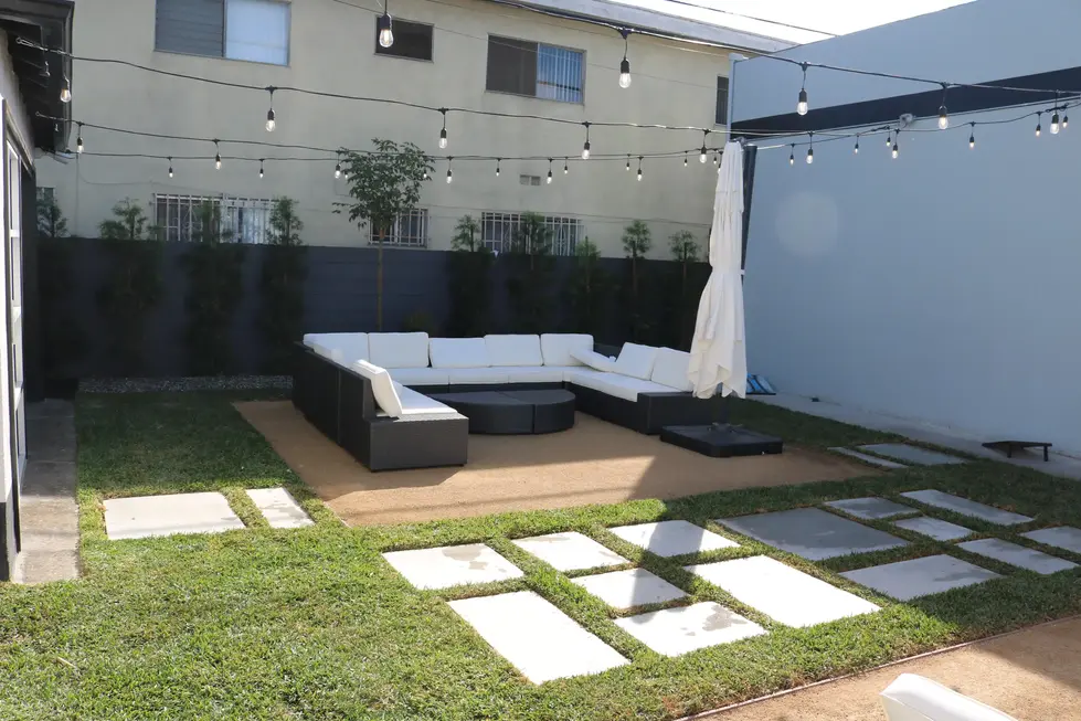 mulch bed and low-maintenance plants – Sean Kim