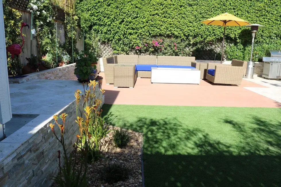 HIGH-CONTRAST WALKWAY AND TURF – WALKING ON WATER