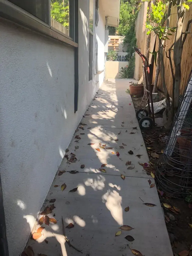 TIDY SOD LINE ALONG MULCH BED – ERIK D