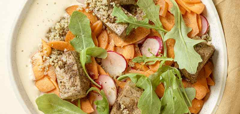La salade de quinoa sauce cajou et tahin