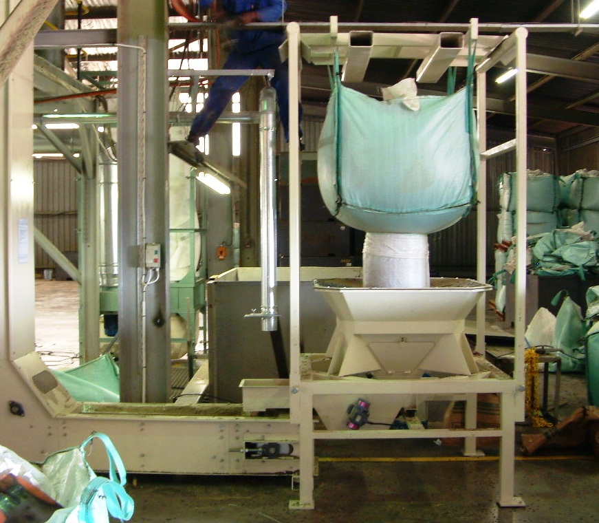 Facet Engineering bulk bag discharger in operation
