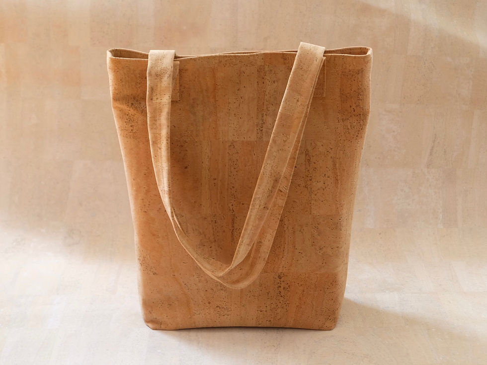 Miniaturbild: Rückansicht des Korkshoppers. Hinten komplett aus Naturkork gefertigt.