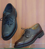 chaussures, chaussure, semelle corrective, semelle amovible, délicat, élégante, bottillons, bottines, mule, trotteur, confort, sensible, grande largeur, coussin d'air, cuir, pantoufle, sandale, souple, spécialiste, ara, méphisto, sioux, hasley, marco, gioiello, solidus, romika, rohde, erel, luxat, Chaussures sportswear - Chaussures de ville - Mocassins - Boots - Bottillons - Chaussures bateau, Chaussures basse - Sneakers - Loafer - Chaussures de ville - Richelieu - Derby - Nu-pieds homme - Chaussures semelles en cuir - Semelles en caoutchouc 100 % naturel - Semelles en élastomère, Ballerines - Derbys - Escarpins - Richelieu - Salomé - Charles 9 - Sabots - Sneakers - Bottines -Tongs - Sandales et nu-pieds femme - Escarpins - Chaussures habillées, Ligne confort - Chaussures semelles amovibles - Chaussures pour semelles correctrices, Chaussons - Pantoufles - Mules - Sabots - Charentaises, Chaussures demi pointures, Produits d'entretien : cirage, imperméabilisant - Gommes et brosses à dai