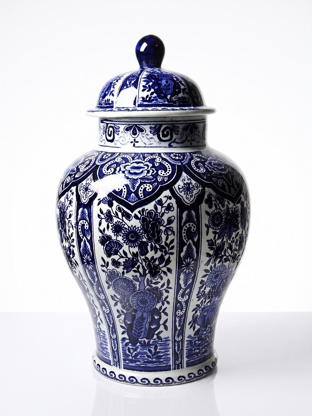 Grand pot couvert Boch Holland Royal Sphinx en faïence décor bleu de Delft