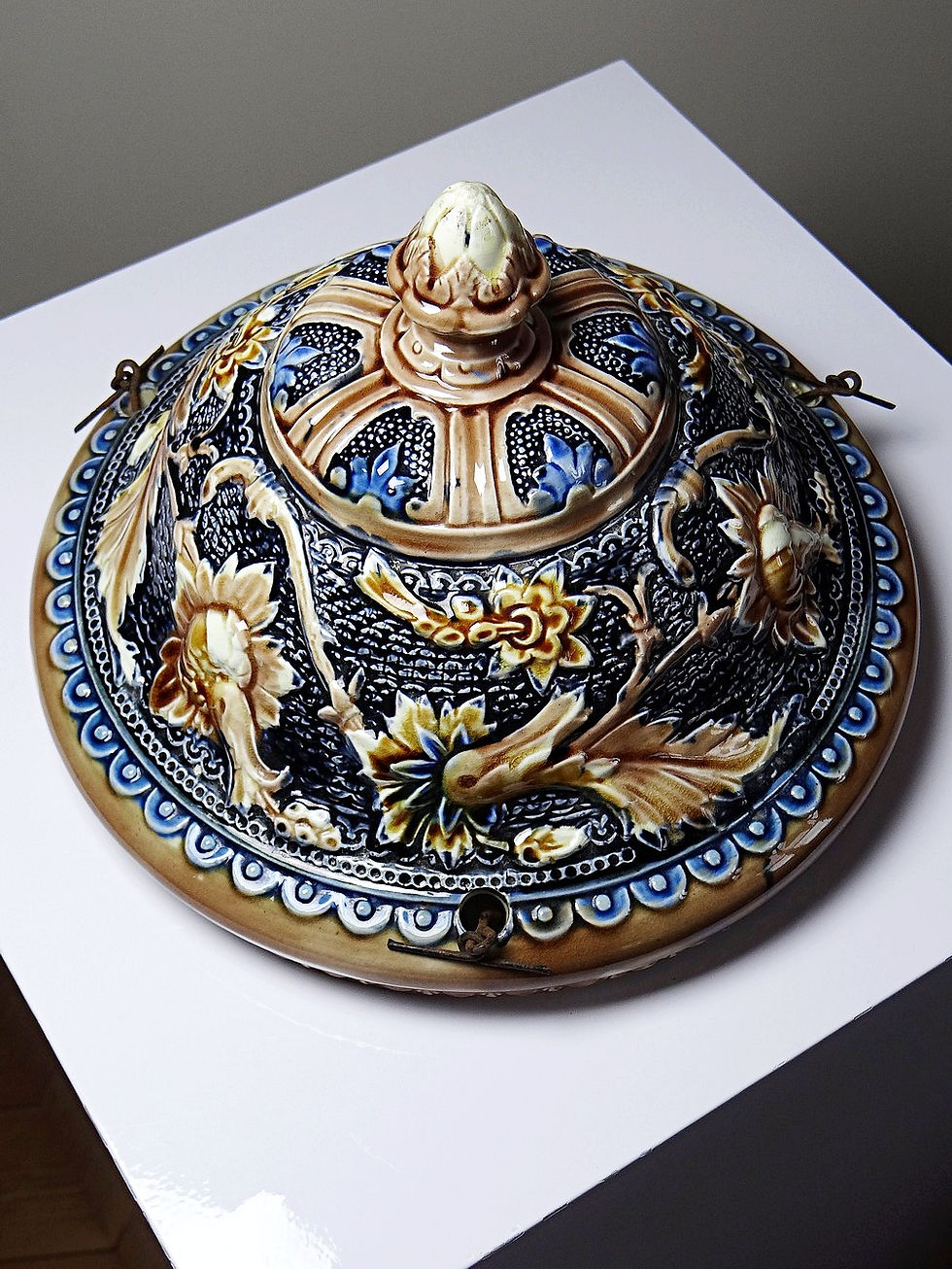 Miniature : Suspension jardinière ancienne début XIX-XXe en barbotine Art Nouveau