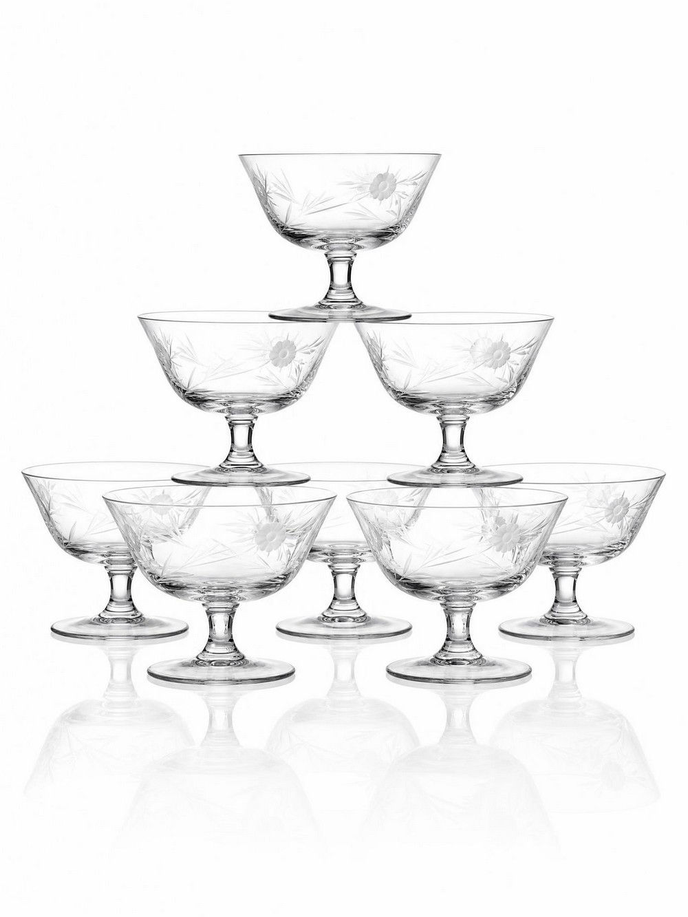 8 Coupes à champagne verre gravé à la roue décor végétal, Bohême, début XXe