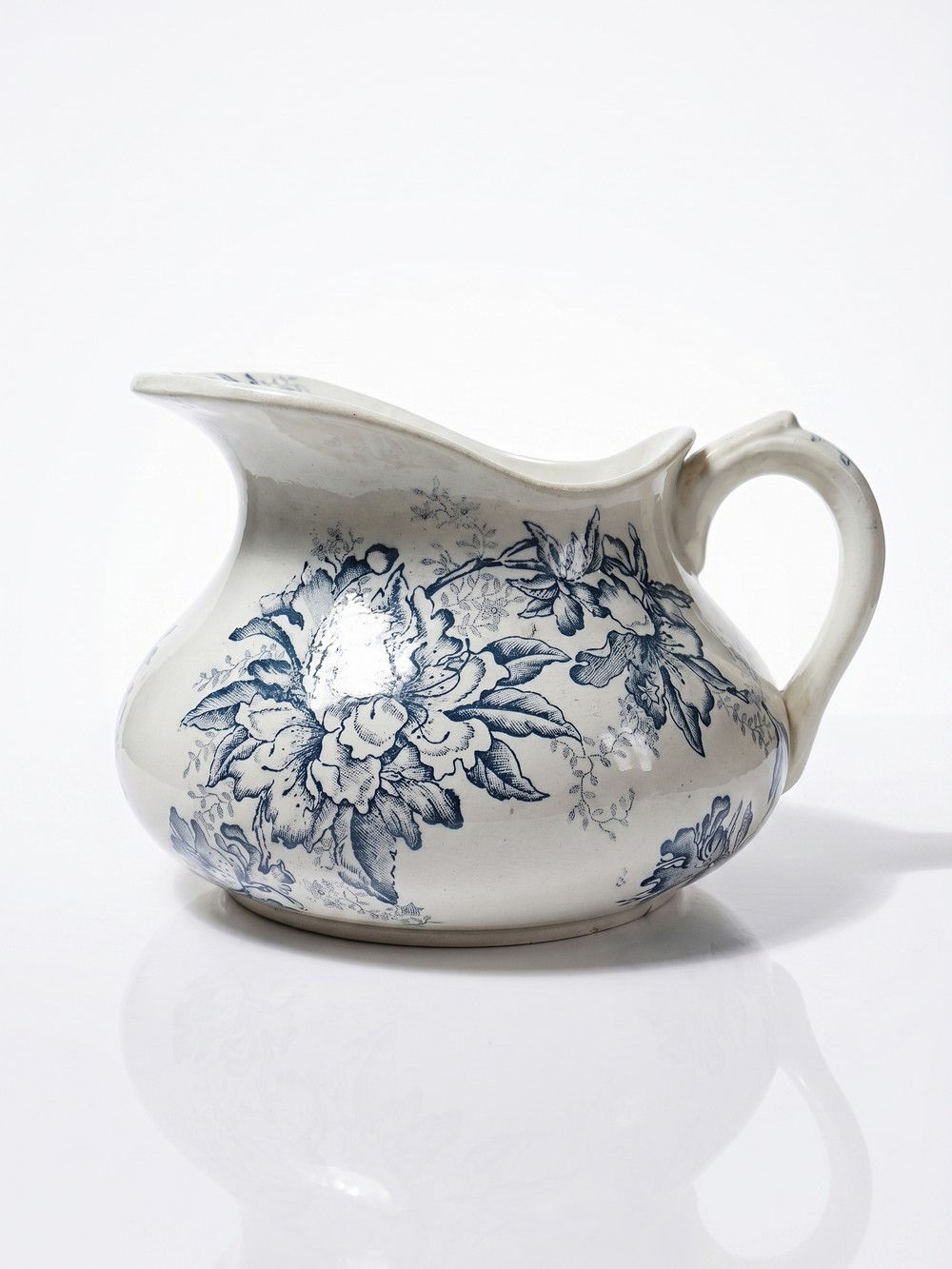 Broc de toilette Terre de Fer "Floréal", faïencerie Givors, décor floral XIXe