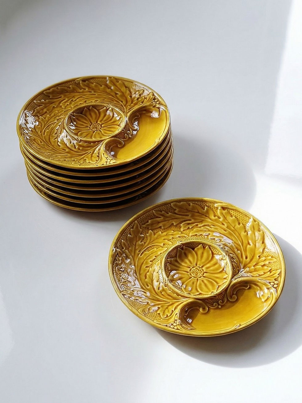 Miniature : Ensemble d'assiettes, Artichautières, barbotine jaune moutarde Gien vintage