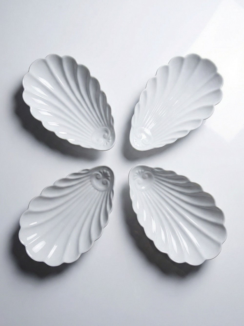 4 raviers porcelaine blanche de Limoges coquillages rococo vintages