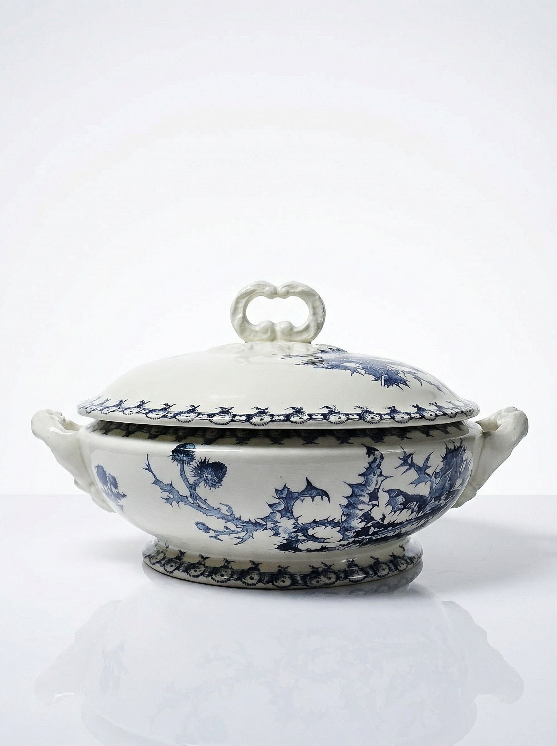 Soupière ancienne 1890-1910 porcelaine opaque terre de fer Gien modèle Chardons