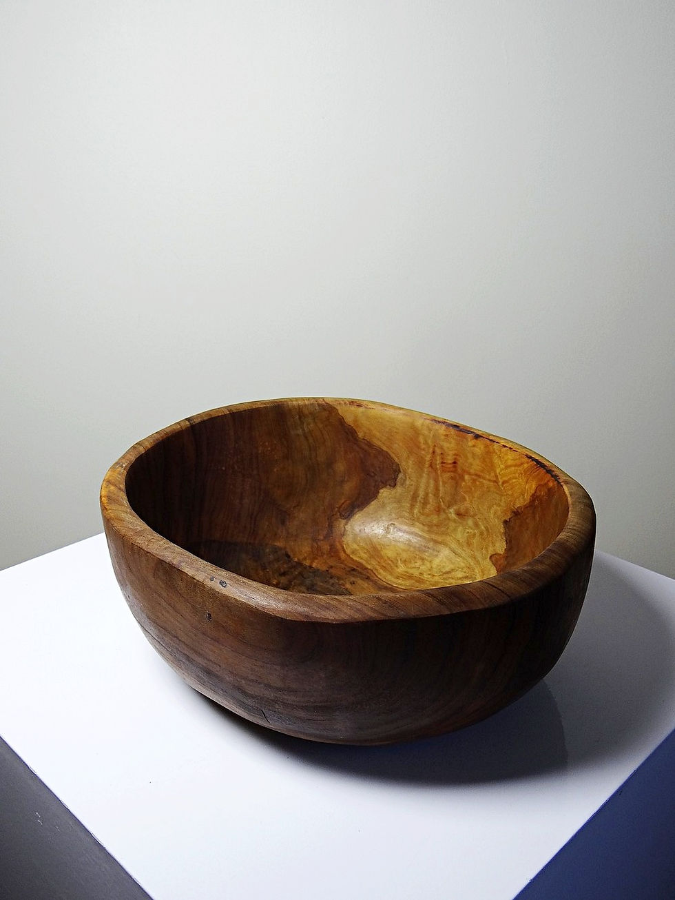 Miniature : Grande coupe en bois d'olivier tourné monoxyle, années 1950-1970