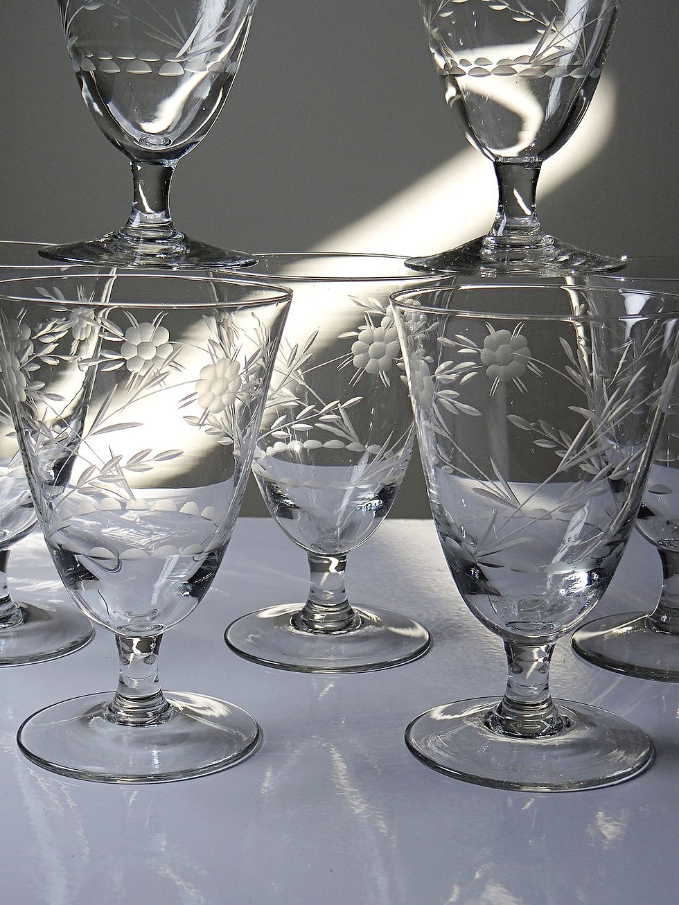 Miniature : 8 verres à vin cristal gravé à la roue décor végétal, Bohême, début XXe