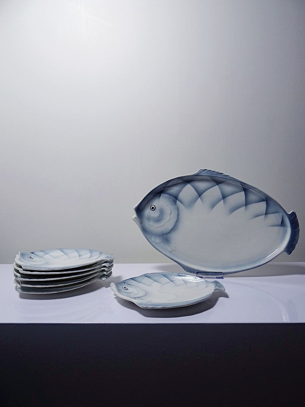Miniature : Service à poisson vintage en faïence Tchécoslovaque, 6 assiettes et un plat