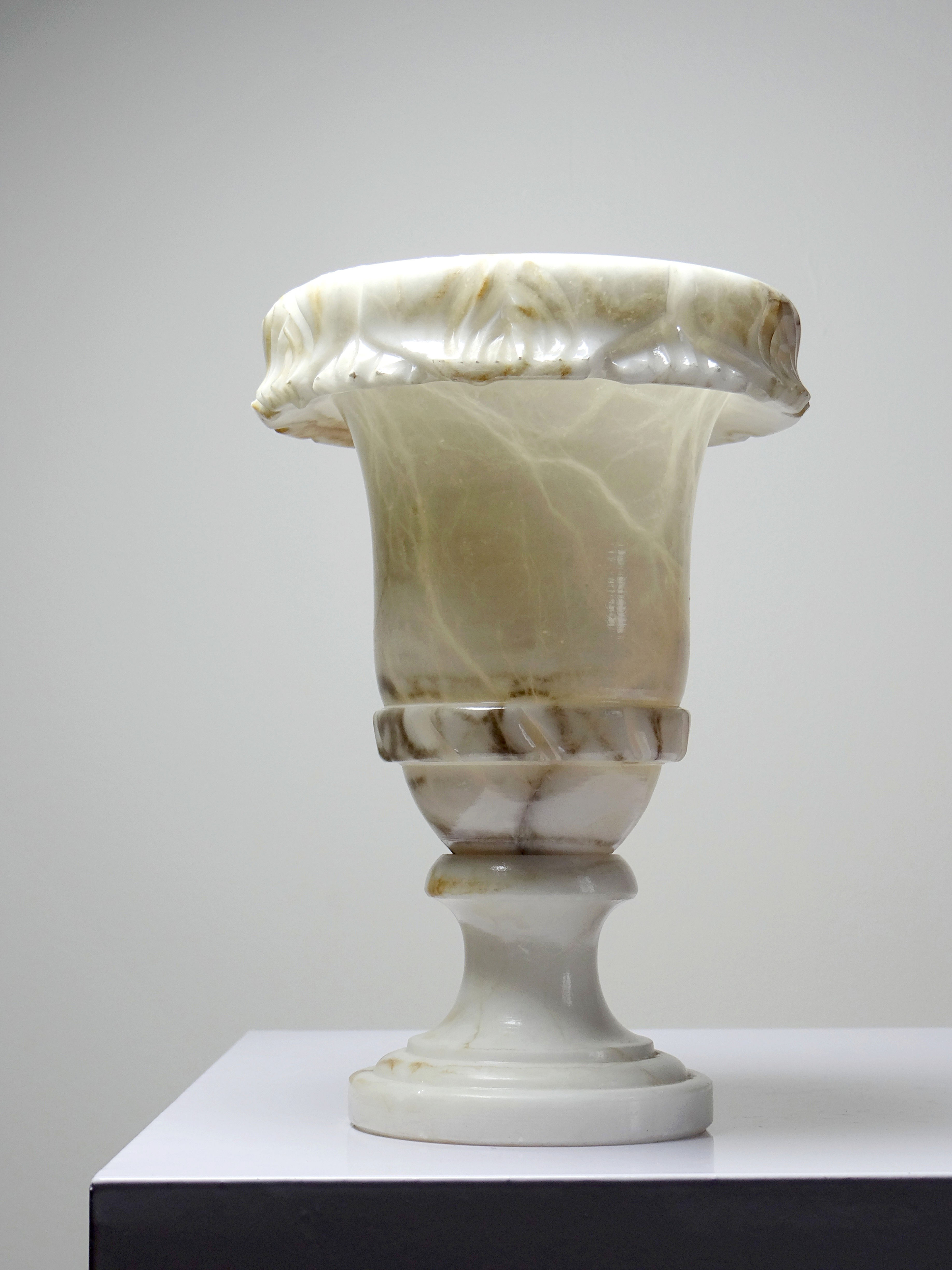 Petit vase médicis en albatre/marbre blanc style belle époque vintage/ancien