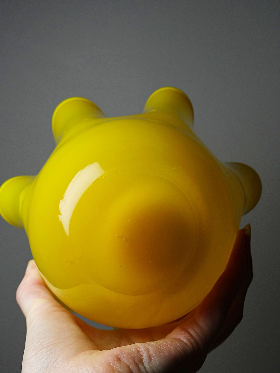 Miniature : Vase Fazzoletto en verre soufflé italien, opaline doublée jaune, Murano 1960-70